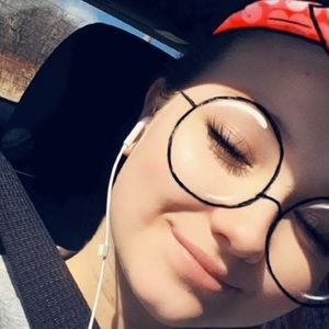 Meet your Posher, Abigail